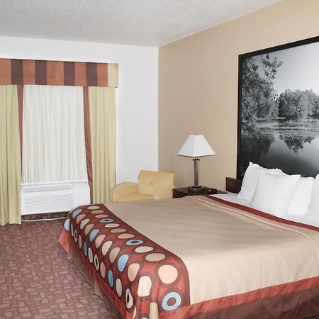 Super 8 By Wyndham Three Rivers Exterior photo