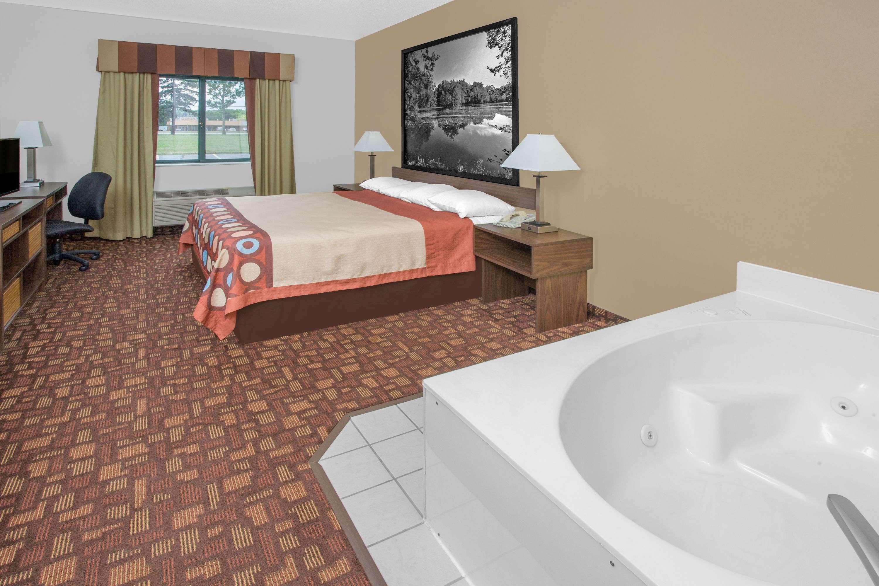 Super 8 By Wyndham Three Rivers Exterior photo
