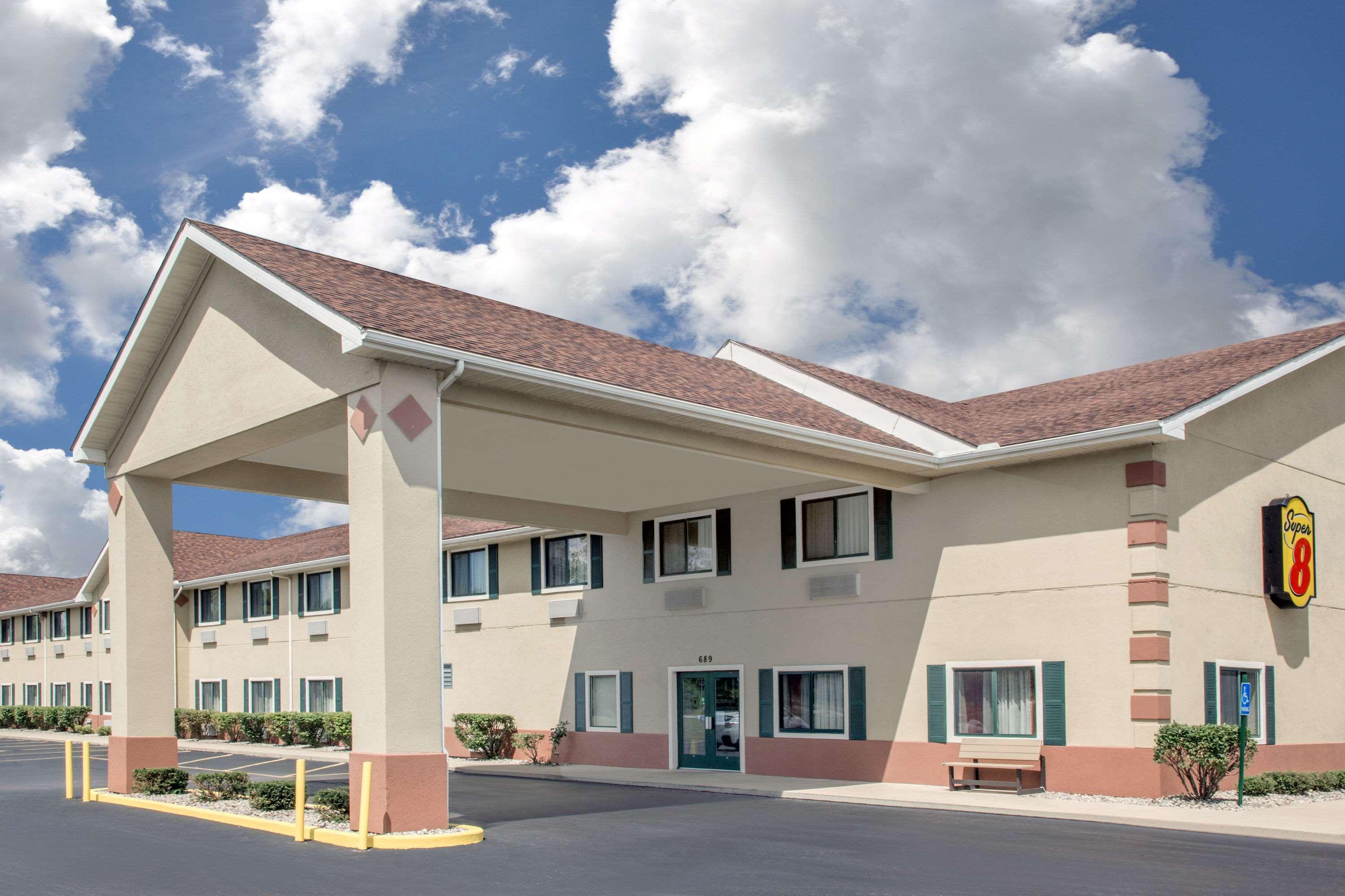 Super 8 By Wyndham Three Rivers Exterior photo